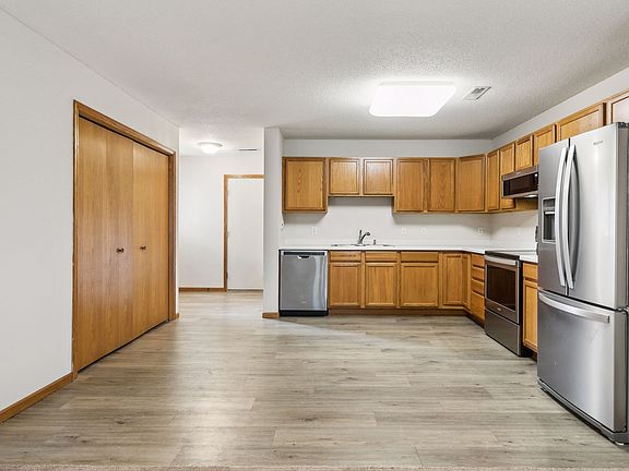 3rd image of 337 Williamsburg Pl #D