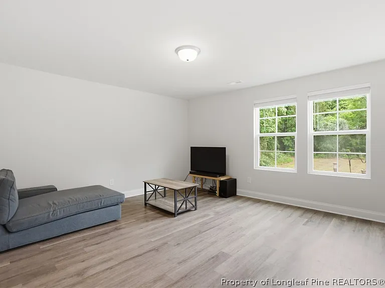 7811 Lucinda Ln — Photo 7