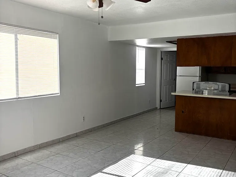 2135 Hohokam Dr — Photo 5