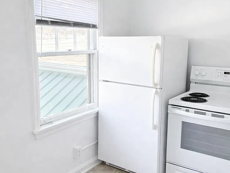 1947 Grand Ave — Photo 2