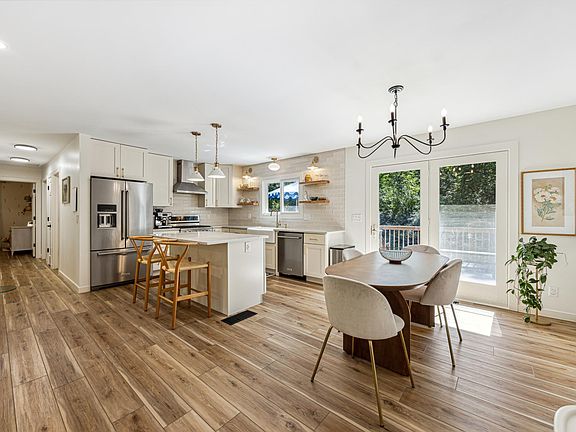 5th image of 3303 Red Oak Cir S