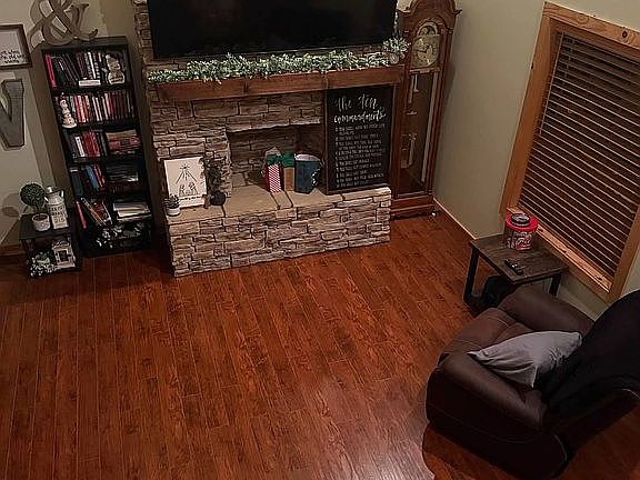 5th image of 906 Eagle Point Dr