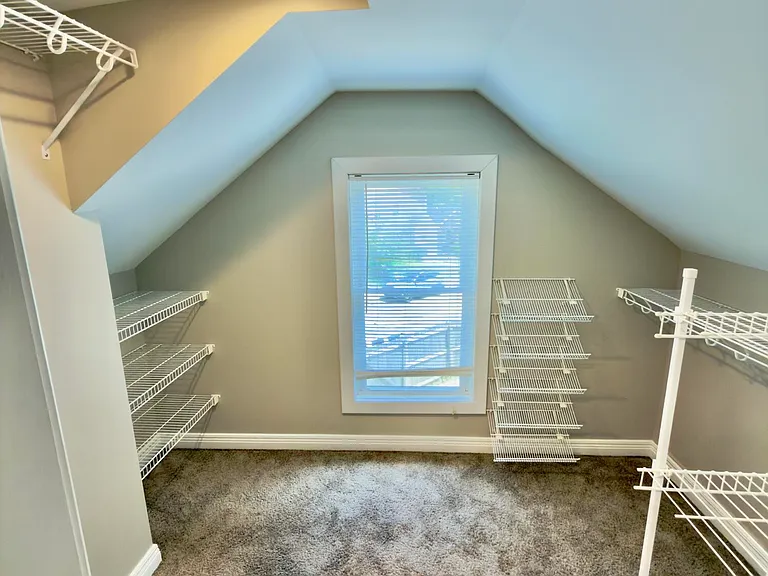 2125 Crittenden Dr — Photo 16