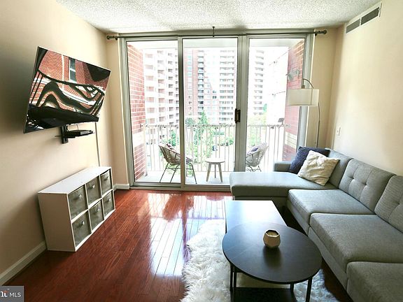 3rd image of 880 N Pollard St APT 621