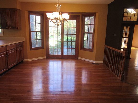 5th image of 350 Persimmon Dr
