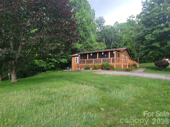 3rd image of 131 Dahlia Ln