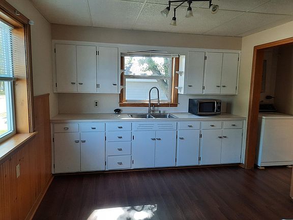 3rd image of 308 2nd St NE #A