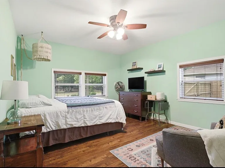 306 Erie Ave — Photo 8