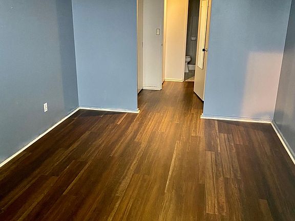 5th image of 3000 Farnam St APT 6D