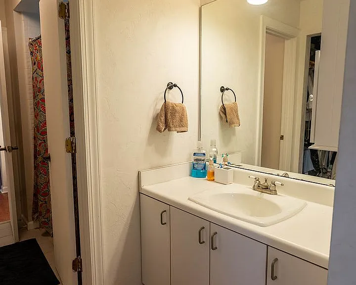 3724 Longchamp Cir — Photo 34