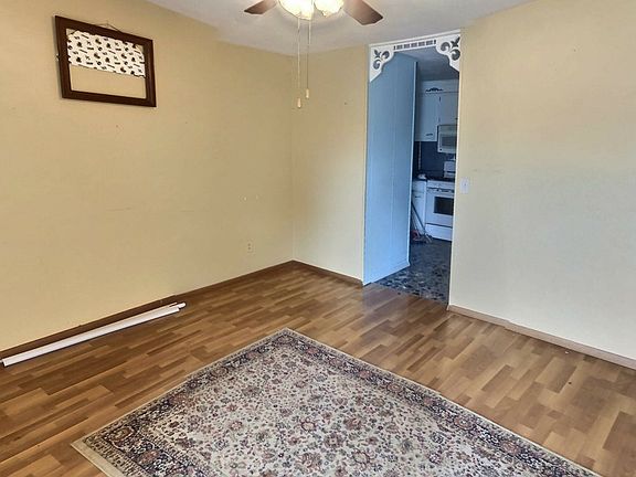 2nd image of 2824 Cravens Ave