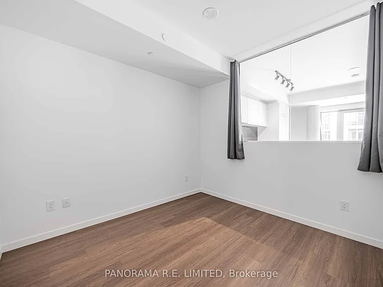 689 The Queensway #305 — Photo 11