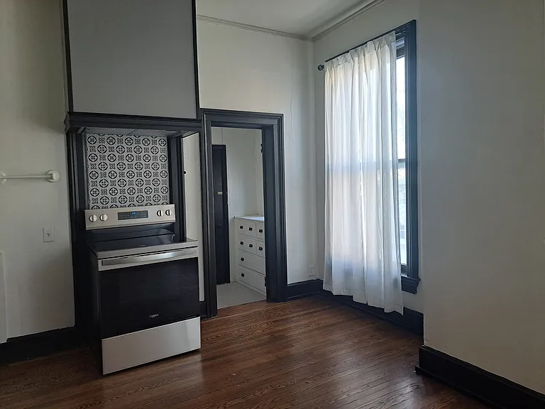 718 W Stephenson St #3 — Photo 10
