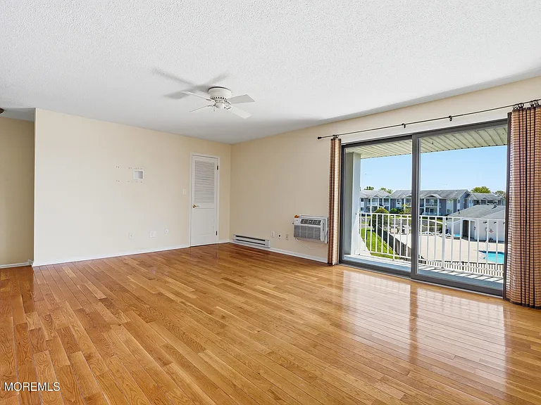 51 Valentine St #6B — Photo 10