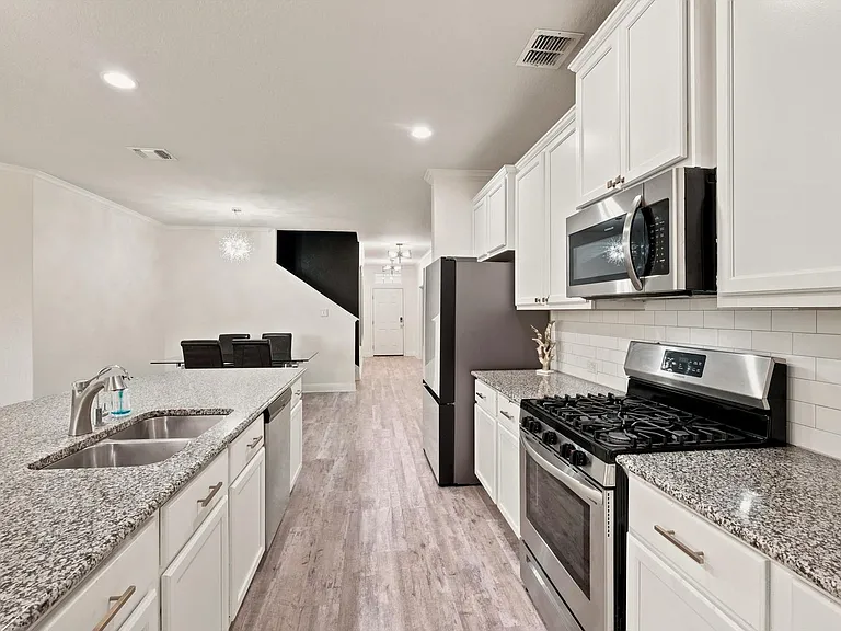 8828 Chavez Path — Photo 5