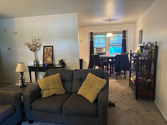 Living / dining combo