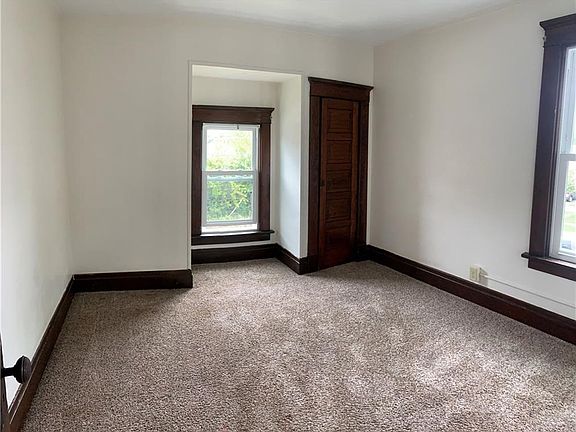 5th image of 903 Wayne St