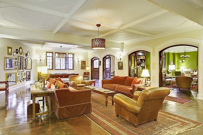 1,500 Sq Ft Entertaining Space