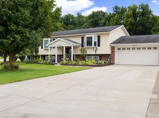 7600 Pimlico Dr, Louisville, KY 40214