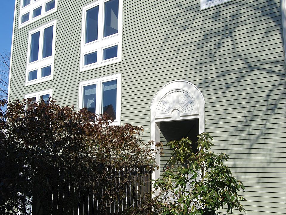1st image of 129 Essex St #13