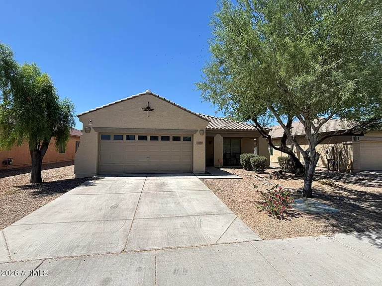 11559 W Lincoln St — Photo 1