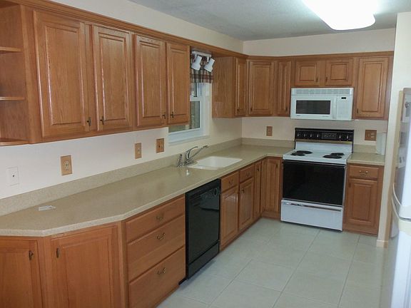 3rd image of 408 Sherry Cir NW