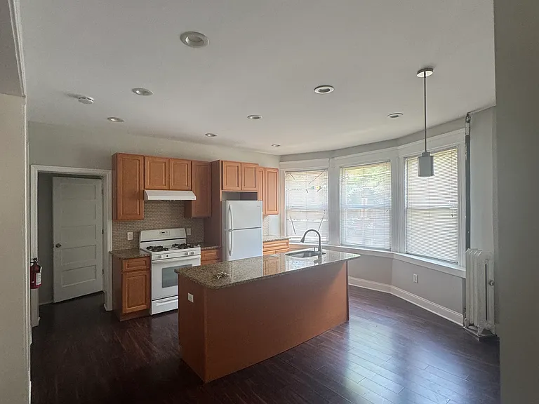 131 Claremont Ave #1F — Photo 1