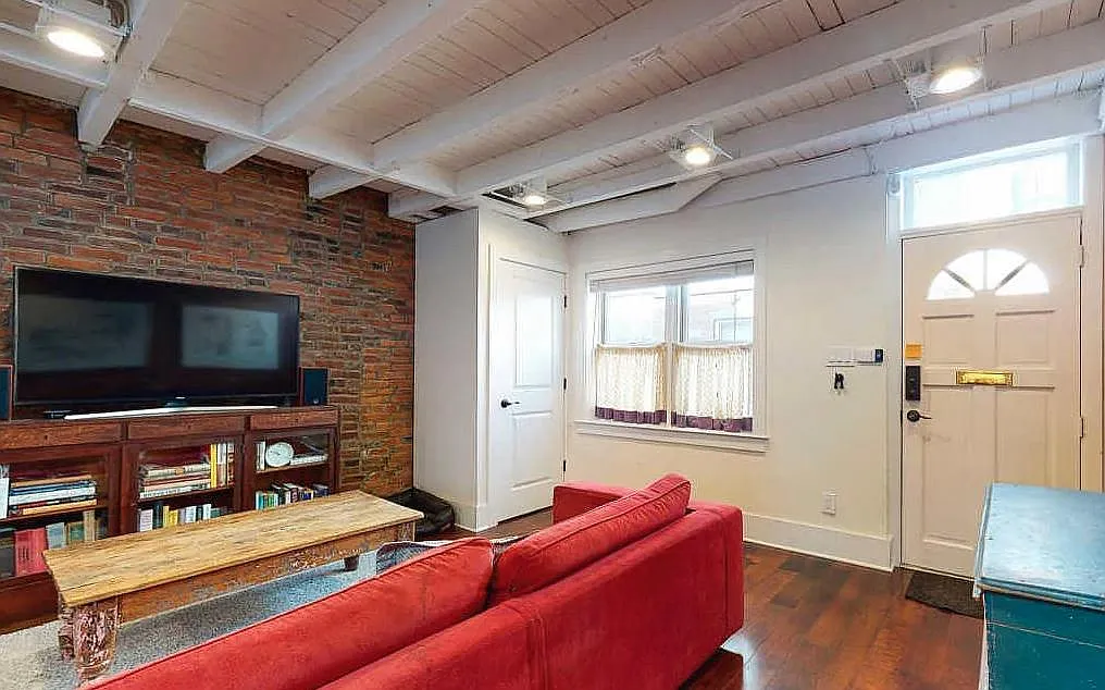 2 bed, 1080 sqft, $3,200 — Photo 3