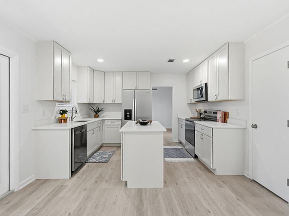 3rd image of 547 Mooney Rd