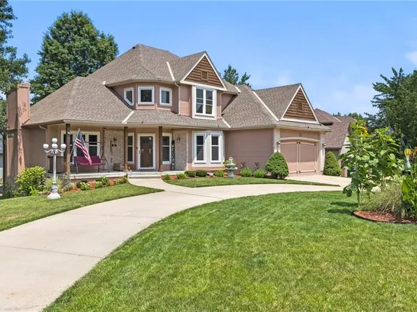 212 SE Saddlebrook Dr, Lees Summit, MO 64082