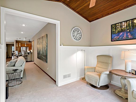 5th image of 15305 Stonewood Ct