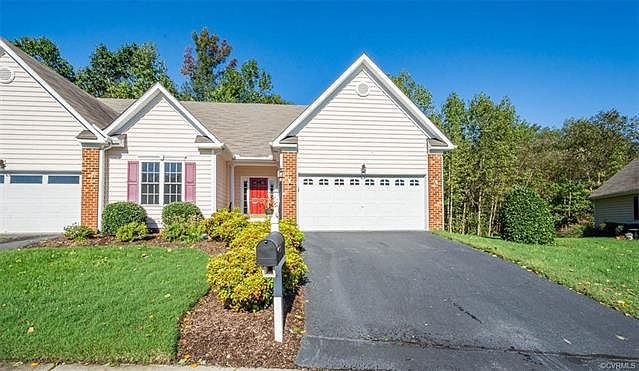 1st image of 160 Carriage Point Ln
