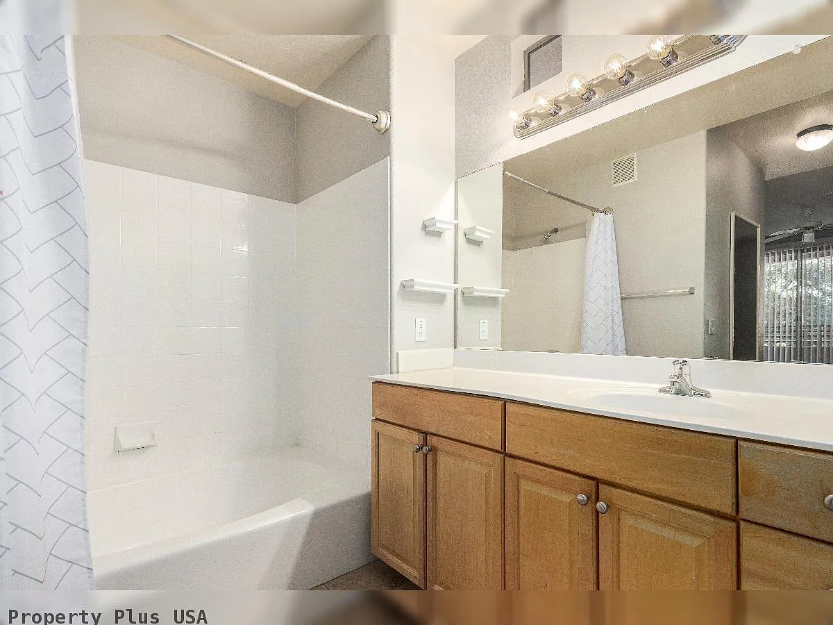 2 bed, 2.0 bath, 1149 sqft, $1,875 — Photo 4