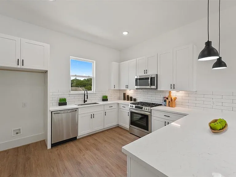 1207 Cavalcade St #B — Photo 10