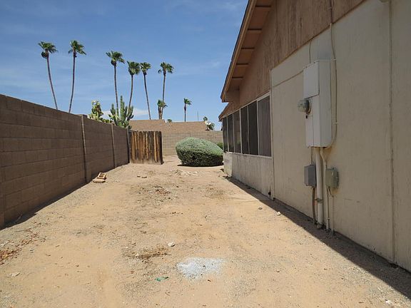 3rd image of 2632 E Desert Cove Ave