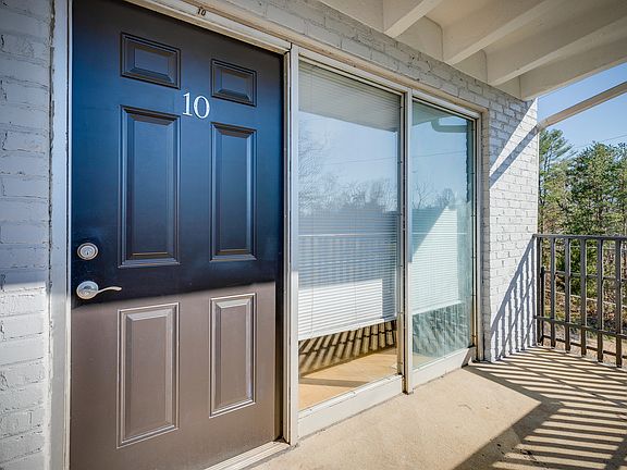 3rd image of 2801 W Walnut St #10