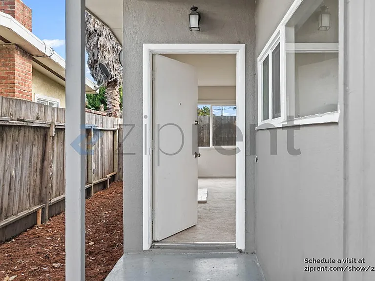 2802 Georgetown St — Photo 3