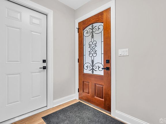 4th image of 16 Kendal Dr