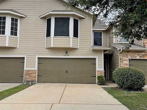 2nd image of 11618 Champions Green Dr