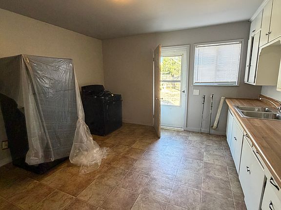 4th image of 706 N Ash St