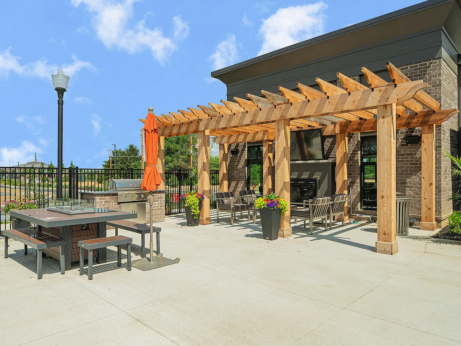 The Retreat at Canal Apartments — Photo 2