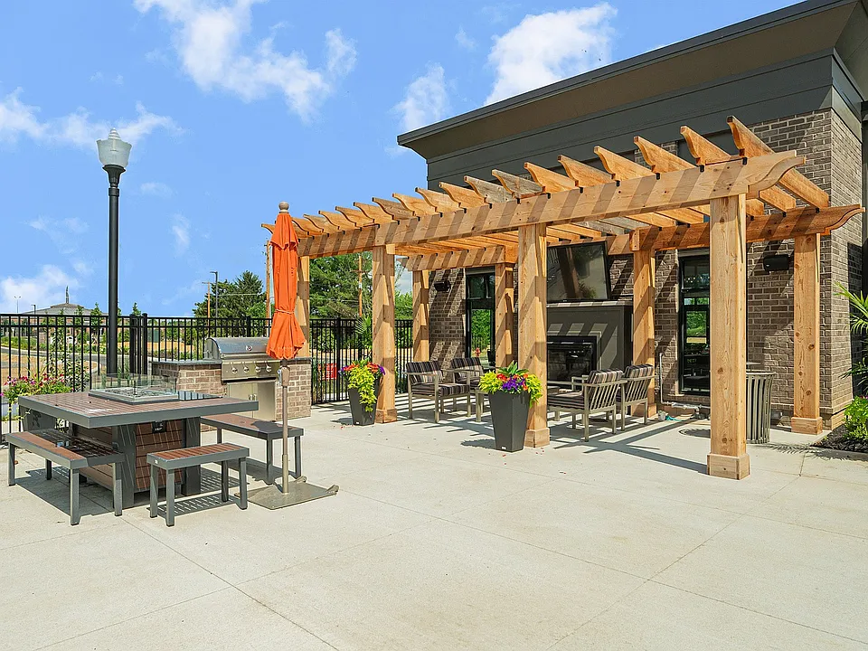 Fireside Lounge & Grilling Area