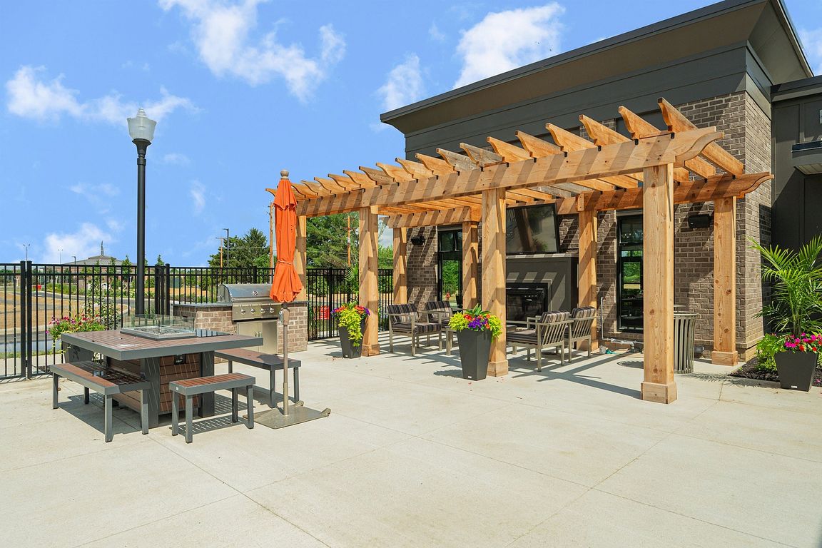 Fireside Lounge & Grilling Area