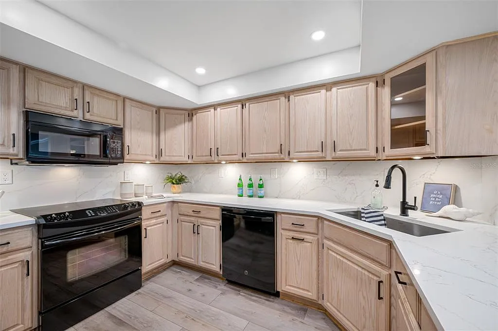 1 bed, 1.5 bath, 995 sqft, $2,495 — Photo 4