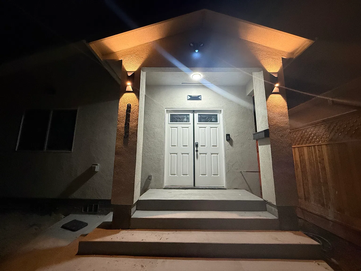 2 bed, 800 sqft, $4,200 — Photo 3