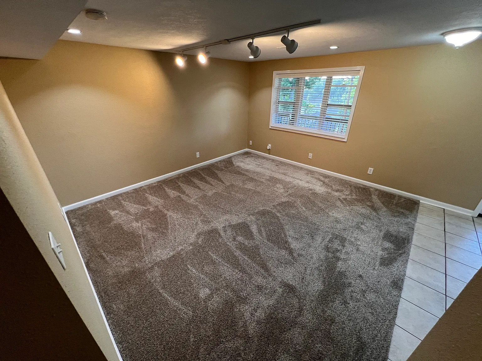 2 bed, $900 — Photo 2