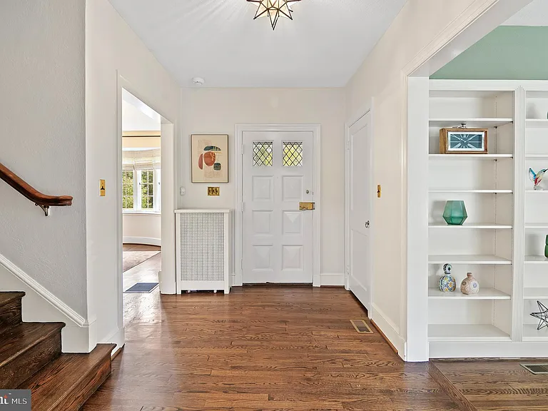 7704 Crossland Rd — Photo 3