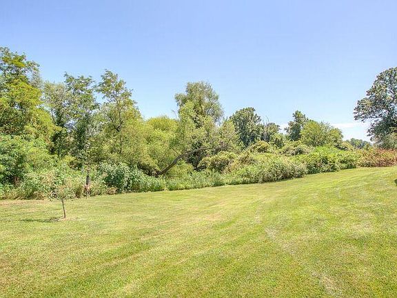 4th image of 929 Redwood Cir