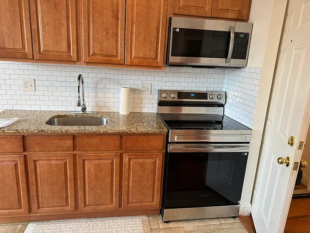 3 bed, 700 sqft, $2,800 — Photo 2