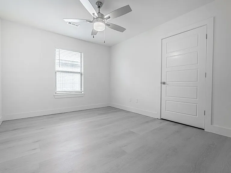 2661 Two Sw Livingston Sq — Photo 4